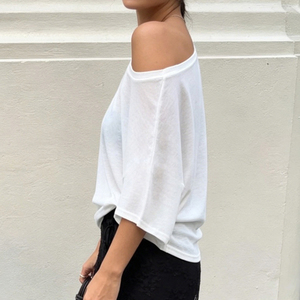 T-shirt asymétrique uni à épaules dénudées pour femme, coupe ample décontractée à manches courtes, haut basique tendance été 2026 - Product Image 3