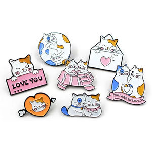 소프트/하드 에나멜 핀 제조업체, 애니메이션 호러 고양이 테마 기념품용 맞춤형 금속 라펠 배지 - Product Image 5