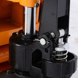 Transpaleta Manual Zhong Sheng para Manejo de Carga, Cubierta Triangular de Acero de 6 mm de Espesor, Ruedas de PU, Capacidad de Carga de 3000 kg - Product Image 5