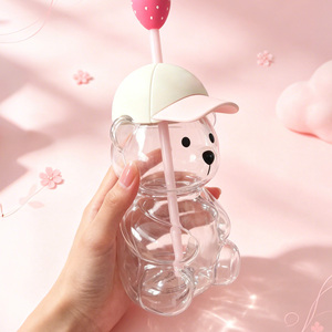 Vente en gros usine : Gobelet en verre borosilicate en forme d'ours mignon avec couvercle et paille à motif fraise, personnalisable avec logo, pour cadeau et usage quotidien - Product Image 4