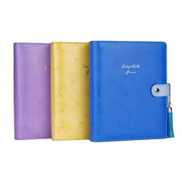 Carnet de notes en cuir PU avec mécanisme à anneaux, fermeture à pompon et ceinture