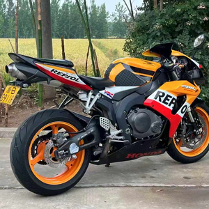 <span class=keywords><strong>Moto</strong></span> <span class=keywords><strong>sportive</strong></span> CBR1000RR Fireblade, excellent état. Moteur 4 cylindres en ligne de 1000 cm³ refroidi par liquide, freins ABS et échappement SBK - Product Image 4
