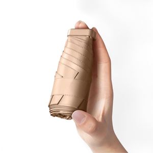 Parapluie de poche moderne à cinq plis avec protection UV, couleur personnalisée, ouverture semi-automatique, boîte cadeau en plastique doré - Product Image 4