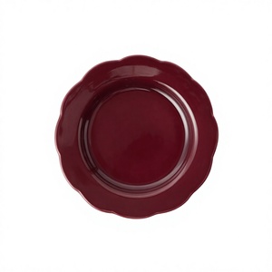 Assiette de service à motif floral pour les fêtes et événements, vaisselle de table réutilisable en métal émaillé rouge. - Product Image 1