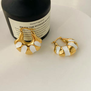 <span class=keywords><strong>Orecchini</strong></span> Artistici in <span class=keywords><strong>Acciaio</strong></span> Inossidabile con Design Circolare Bianco e Nero a Goccia d'Olio, Forma Geometrica Traforata per Ragazze, Vendita all'Ingrosso - Product Image 4