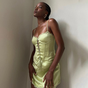 Vestido ajustado de satén con cordones para mujer, falda elástica de color liso con tirantes finos y cintura ceñida FD9790 - Product Image 2