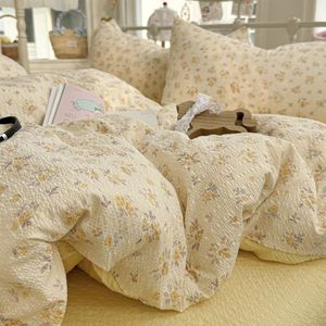 Parure de lit quatre pièces fraîche et mignonne à imprimé floral, housse de couette en polyester, ensemble de draps pour dortoir étudiant, toutes saisons - Product Image 3