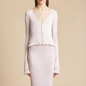 Usine de tricots Pull en tricot à volants en soie italienne côtelée personnalisé Cardigan 2 Ensemble jupe deux pièces pour femmes - Product Image 3