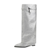 Bottes de luxe en cristal pliables argentées à bout pointu et talon compensé recouvert, hauteur genou, pour femmes