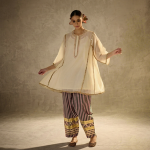 NOIIR PIGEON Ensemble Kurta et Pantalon Palazzo Rayé Brodé Or pour Femme – Tenue Décontractée Traditionnelle Indienne et Pakistanaise en Coton Coupe Ample - Product Image 1