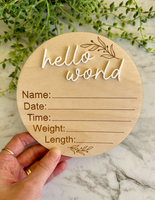Panneau d'annonce de naissance Hello World, plaque ronde moderne en bois gravé, carte de jalons de développement du bébé