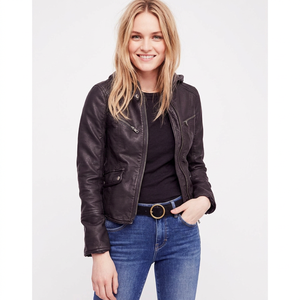 Veste en cuir véritable noire asymétrique pour femme avec fermeture éclair style moto, détails manches côtelées, coupe ajustée, style streetwear décontracté - Product Image 2