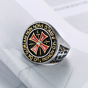 Anillo de Acero de Titanio Cruzado Retro Más Vendido para Hombre, Color Dorado Rojo, Estilo Europeo Americano, Joyería Moderna y a la Moda - Product Image 3