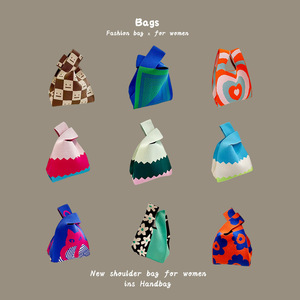 Borsa a mano in maglia di poliestere alla moda, fresca e dolce, con snack di lusso inclusi, ideale come regalo per dormitorio, compleanno, lavoro o per il trasporto a mano. - Product Image 1