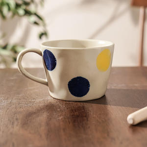 Mug en céramique à pois colorés, mug à café pour la maison, vente en gros, mug en céramique peint à la main - Product Image 2