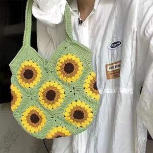 À la mode à la main <span class=keywords><strong>Crochet</strong></span> tournesol femmes <span class=keywords><strong>sac</strong></span> à main personnalisé grand-mère carré été Boho tricoté mignon fille plage <span class=keywords><strong>sac</strong></span> à bandoulière - Product Image 3