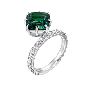 Anello con accento verde smeraldo da donna, minimalista ed elegante, accessorio da dito per feste, idea regalo - Product Image 2