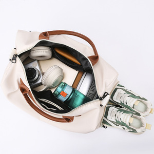 Bolsa Deportiva de Lujo Ligero con Etiqueta de Cuero en Contraste, Capa de Tela Resistente al Agua, Bolsa de Almacenamiento para Estudiantes con Separación para Artículos Secos y Húmedos - Product Image 6