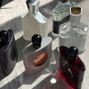 2026 Çok Satan Lüks Taşınabilir Cam Parfüm Mini Cep Boy Seyahat Deri Atomizeri Krem Özellikleri İçin Serigrafi Baskılı - Product Image 2