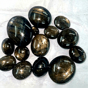 Saphir noir naturel en cabochon, qualité supérieure, taille personnalisée, pierre précieuse pour la fabrication de bijoux - Product Image 1