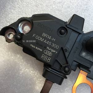 UNTUK BOSCH F00M144175 F00MA45300 14V REGULATOR ALTERNATOR ASLI SUKU CADANG MOBIL untuk AUDI A1 A3 A4 A6 - Product Image 1