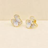 Boucles d'oreilles à clip en émail motif fleur de primrose, plaqué or nacré, hypoallergéniques, sans douleur, anti-ternissement, vente en gros pour mariages 2026
