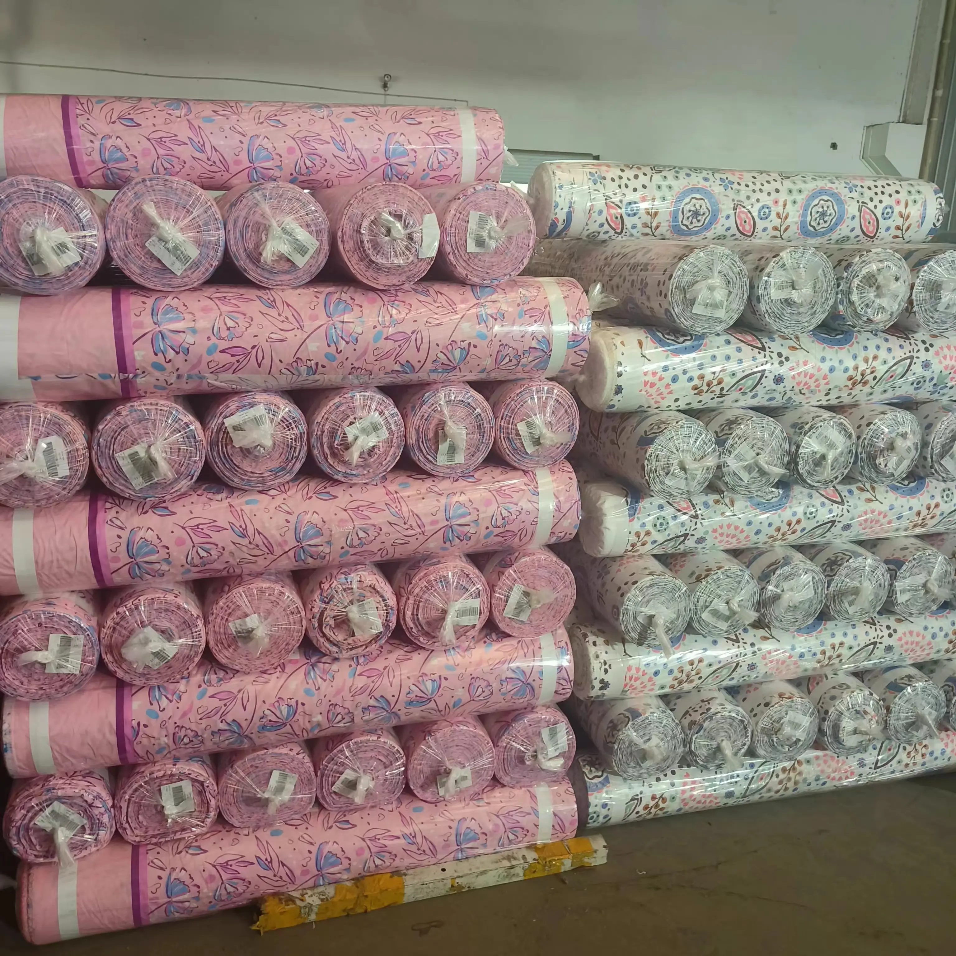 중국 공급 업체 일반 직조 트릴 인쇄 직물 100% 폴리 에스테르 마이크로 화이버 침대 시트 섬유 직물