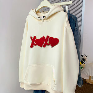 Toalla de chenilla grande personalizada al por mayor para el Día de San Valentín Xoxo bordado letras lentejuelas parches de hierro para ropa - Product Image 6