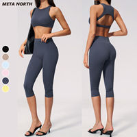Ensemble de sport 2 pièces respirant uni pour femme, taille haute, avec legging capri sans couture frontale effet fessier galbé et brassière de sport dos nu à col rond avec coussinets amovibles