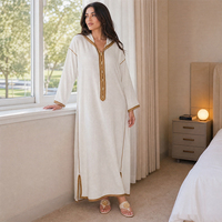 Robe de nuit de luxe en lin pour femme, col en V, manches longues, bordure tressée, brodée, tenue de détente, vêtement de nuit de resort SOFT26
