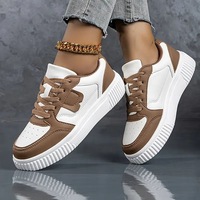 Zapatillas de plataforma de dos tonos para mujer, con logo personalizado, OEM ODM de fábrica, de cuero PU liso, con cordones y parche de corazón, de caña baja.