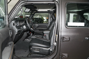 <span class=keywords><strong>Jeep</strong></span> Wrangler 2024 20T Sahara <span class=keywords><strong>Usado</strong></span>, 4 Puertas, 5 Asientos, SUV, 266HP, 405Nm, Todoterreno Resistente, 4x4, Techo Desmontable, Bajo Consumo de Combustible - Product Image 4