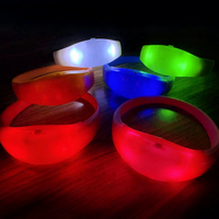 Bracelets lumineux LED personnalisés avec logo, activés par le son, pour les fêtes, les concerts, les sports