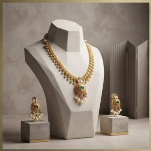 Conjunto de Collar y Aretes de Moda Chapados en Oro con Diseño Floral de Perlas de Agua Dulce, Joyería de Boda para Mujer - Product Image 1