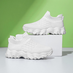 Chaussures décontractées pour femmes, baskets à enfiler en maille respirante, bout rond, doublure en maille respirante, semelle extérieure en caoutchouc, semelle intermédiaire en EVA, toutes saisons - Product Image 2