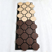 Panneau acoustique en bois à lamelles de forme spéciale, imperméable et antistatique, à prix avantageux, pour la décoration murale intérieure