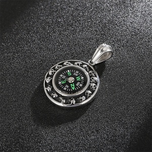 Collares llamativos para hombre de acero inoxidable con diseño de calavera y brújula, joyería - Product Image 2