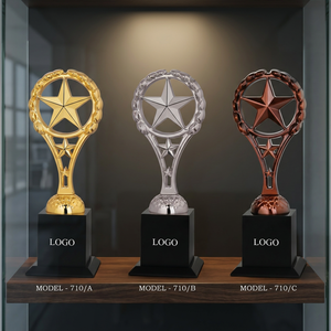 Trophée Étoile d'Or avec base noire en métal moulé sous pression, gravé au laser et imprimé UV pour les récompenses sportives et de jeux - Product Image 1