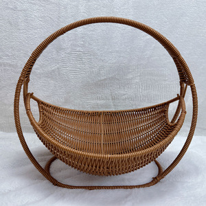 ตะกร้าผลไม้ทอจากหวายพร้อมหูจับ ตะกร้าเก็บของทรงกลมสำหรับห้องนั่งเล่น ถาดใส่ขนมและชา - Product Image 1