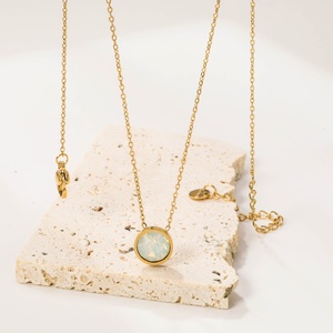 Collier Pendentif Rond Simple en Zircon Plaqué Or 18K en Acier Inoxydable, Bijou Multicolore en Pierres Précieuses, Vente en Gros Tendance - Product Image 6