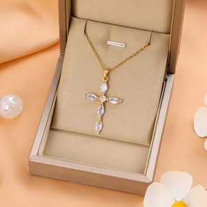 Collana <span class=keywords><strong>da</strong></span> Donna alla Moda con Ciondolo a Croce, Tendenza Femminile, Collana con Catena in Acciaio Inossidabile e Pendente in Rame con Zirconi - Product Image 2