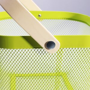 ตะกร้าเหล็กตาข่ายแบบธรรมชาติสำหรับครัว ตะกร้าใส่ผลไม้พร้อมหูจับไม้ไผ่ ตะกร้าเก็บเกี่ยวสไตล์ฟาร์มเฮาส์สำหรับทำสวน - Product Image 5