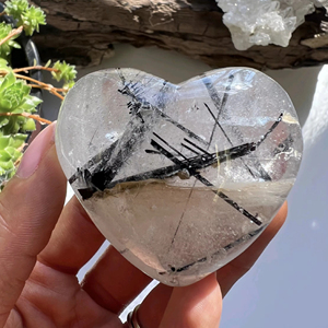 Cœur sculpté en tourmaline noire, Cœur en quartz tourmaline bombé, Cristal de rutilation noire, Décoration intérieure, Cadeau et artisanat, Prix de gros - Product Image 1