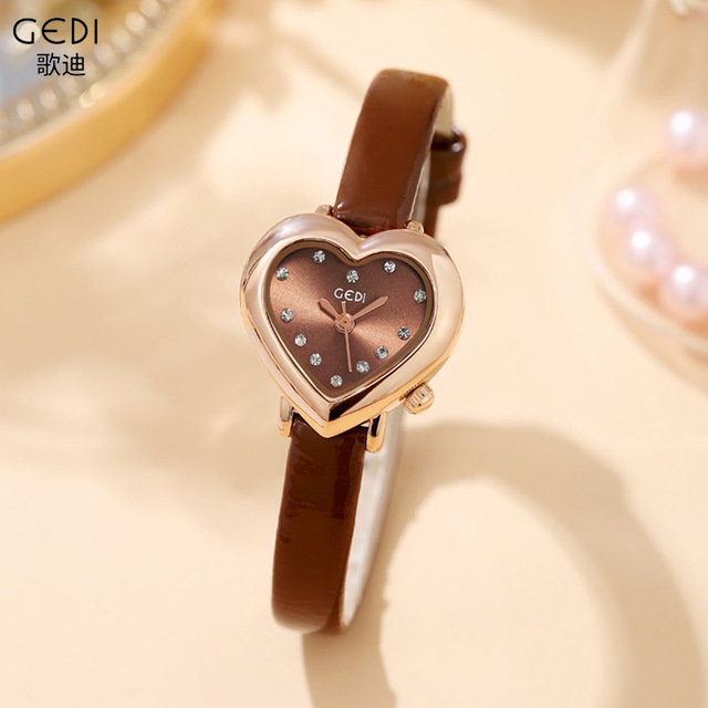 Stylish Heart-shaped Rose Gold Women's Quartz Watch with Brown Leather Strap Simple and Luxurious Design Crystal Markers