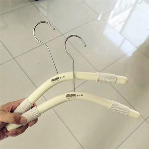 Children's clothes hangers, solid wood, small, medium, and large children's clothing store wholesale, wooden non-slip, - Product Image 1