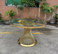 Table ronde de mariage en acier inoxydable doré 201 avec plateau en verre trempé pour la restauration hôtelière et les événements en plein air - Design moderne