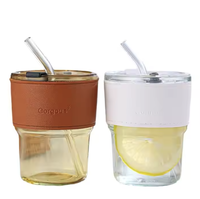 Tasse en verre à eau ambré dôme vintage personnalisé de 400ml de haute qualité avec couvercle isolé et paille pour restaurant ou comme cadeau