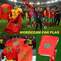 Drapeaux personnalisés de l'équipe de football du Maroc, drapeaux marocains, drapeaux de supporters, drapeaux de corps, joueurs marocains agitant des drapeaux lors d'un match de football
