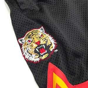 Pantalones Cortos de Baloncesto Retro de Malla Sublimados Personalizados al por Mayor, Transpirables, con Logotipo Bordado Estampado y Bolsillo - Product Image 4