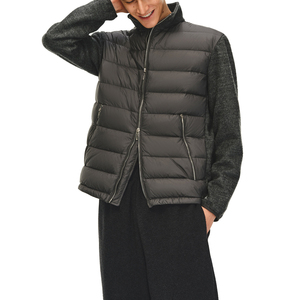 Gilet/gilet en laine matelassé à col montant, tricoté sur mesure pour homme, avec capuche et patchwork. - Product Image 2